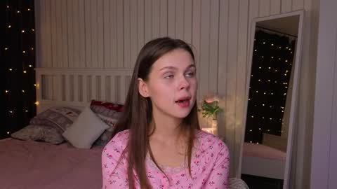 Nicole online show from April 4, 6:18 pm