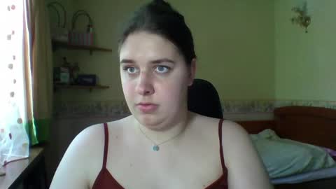 hess_luna_ online show from May 27, 9:06 am