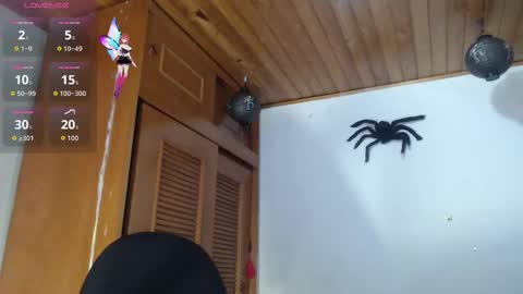 hilaril18 online show from November 11, 12:06 am