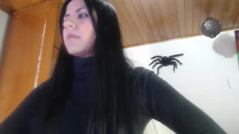 Snapshot of hilari18 chatting on October 23, 12:49 am hilaril18 online show from October 23, 12:49 am