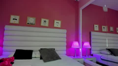 hilary_tailor online show from November 20, 11:22 am