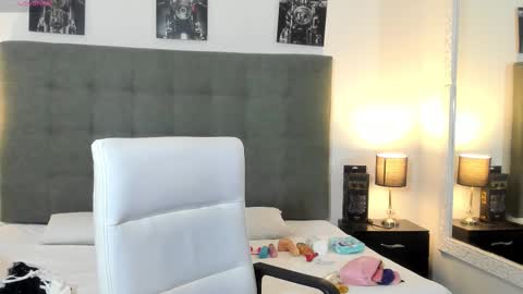 hilary_tailor online show from February 3, 10:42 am