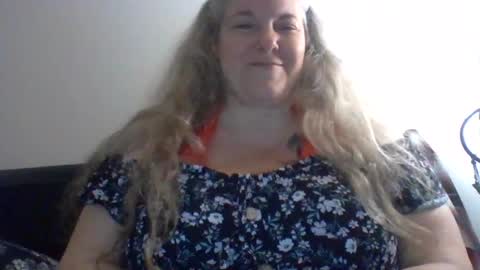 hippysnewhere online show from July 23, 9:17 am