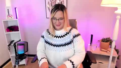 Hollie online show from March 26, 12:29 pm