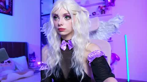 Holli online show from June 26, 11:55 am