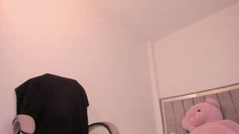 holly_16 online show from April 13, 7:58 pm