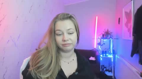 Holly online show from November 24, 8:33 pm