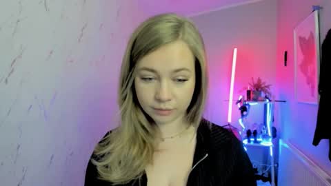 Holly online show from November 18, 8:54 pm