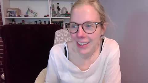 holly_bourbon online show from February 28, 8:19 pm