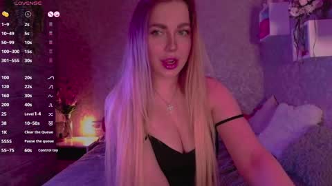 holly_molly8 online show from March 7, 6:00 pm