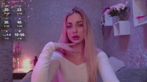 holly_molly8 online show from September 29, 6:35 pm