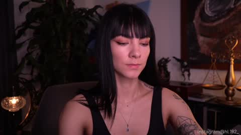 Holly Linder online show from January 19, 2:04 am