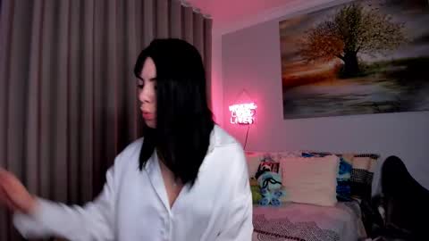 Holly Linder online show from February 23, 2:14 am