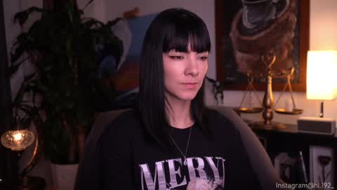 Holly Linder online show from January 5, 2:06 am