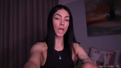 Holly Linder online show from December 8, 1:24 am