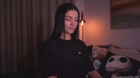 Holly Linder online show from October 15, 2:25 am