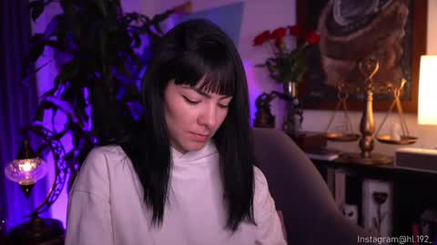 Holly Linder online show from February 16, 1:38 am