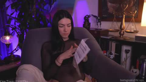 Holly Linder online show from March 9, 2:39 am