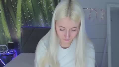 HollyTaillor online show from March 30, 5:40 am