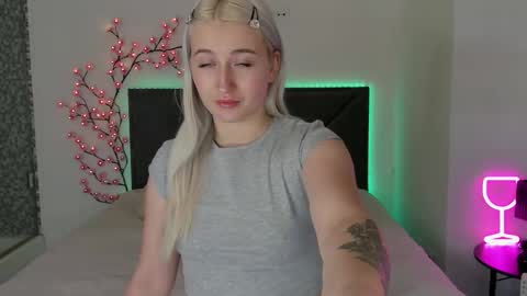 HollyTaillor online show from January 14, 1:38 pm