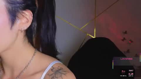 holly online show from November 8, 1:10 am