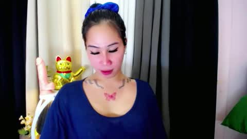 holy_samyx online show from November 18, 1:17 am