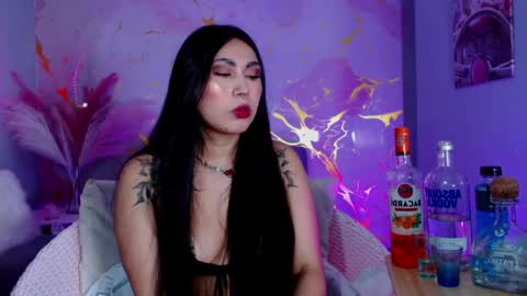 honey_doll_x online show from June 4, 5:12 am