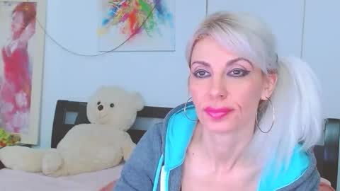 honey_lara online show from February 24, 5:06 am
