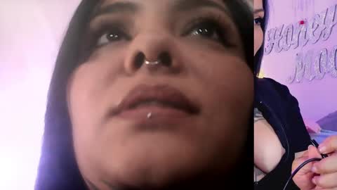 Snapshot of honey_mooon chatting on February 15, 6:23 pm Maria online show from February 15, 6:23 pm