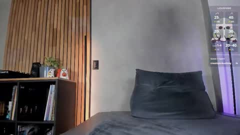 Sofia independent model online show from October 25, 11:29 am