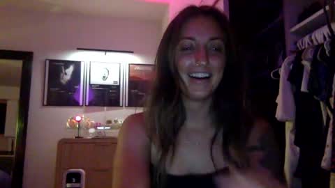 honeyytrapzworld online show from August 10, 5:55 am