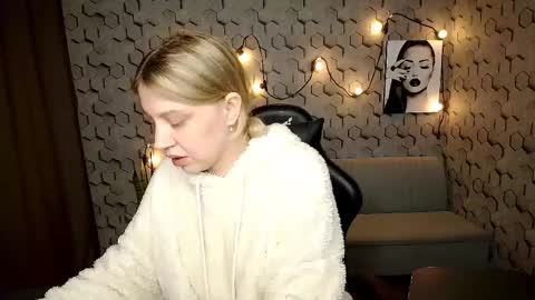 hope happyyy online show from March 9, 11:25 am