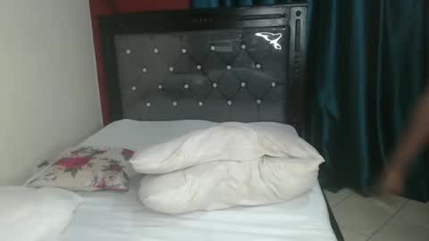 Snapshot of hornybella4 chatting on March 4, 4:52 pm Bella online show from March 4, 4:52 pm