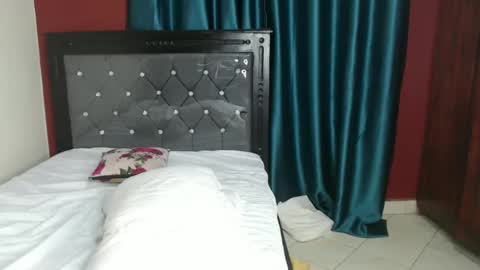 Snapshot of hornybella4 chatting on December 22, 5:23 am Bella online show from December 22, 5:23 am