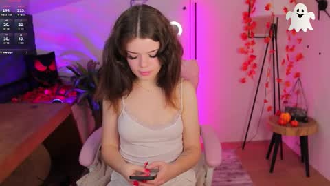 hot__tiny online show from November 1, 9:35 am