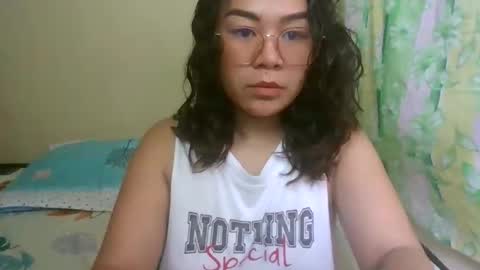 hot_emma1112 online show from June 1, 2:57 am
