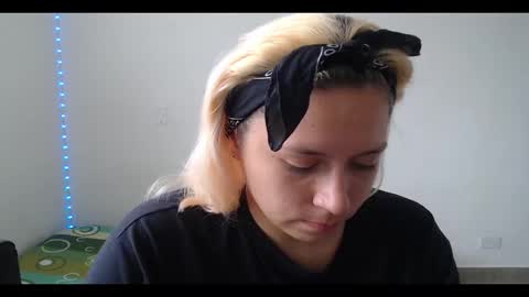 Mia online show from February 3, 3:59 pm