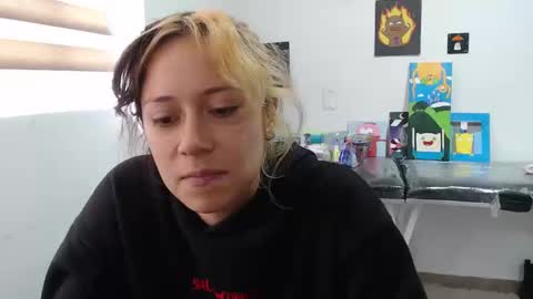 Mia online show from September 17, 3:43 pm