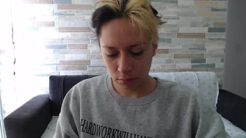 Mia online show from September 26, 3:31 pm