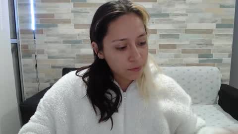 Mia online show from October 2, 11:54 pm