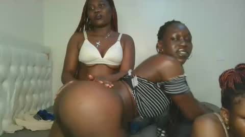 Hot petite online show from November 3, 12:31 pm