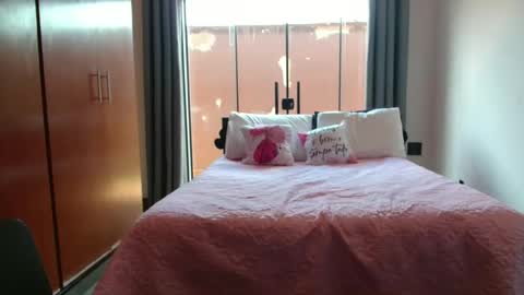 sexy curve milf online show from November 4, 2:55 pm