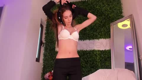 hotfallingdevil online show from May 29, 5:27 am