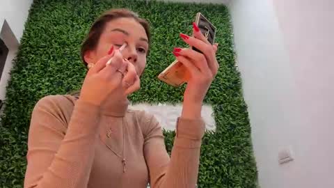 hotfallingdevil online show from April 16, 5:08 am