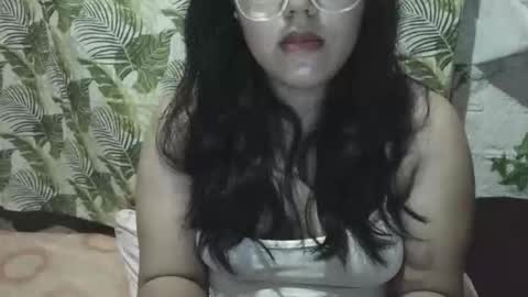 hotiemorenagurl18 online show from May 3, 11:24 am