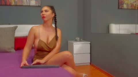 Snapshot of hotjennyfer4u chatting on October 25, 5:31 pm Jennyfer online show from October 25, 5:31 pm