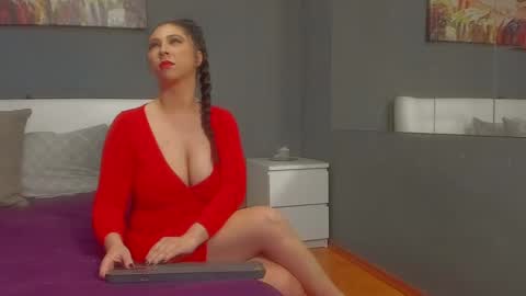 Snapshot of hotjennyfer4u chatting on February 21, 4:26 pm Jennyfer online show from February 21, 4:26 pm