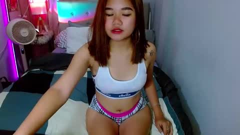 Layla online show from December 23, 8:00 am