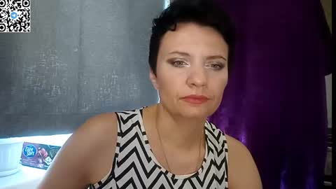 hotmamaqueen234 online show from June 18, 11:59 am