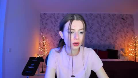 hotmolly_ online show from April 11, 6:55 pm